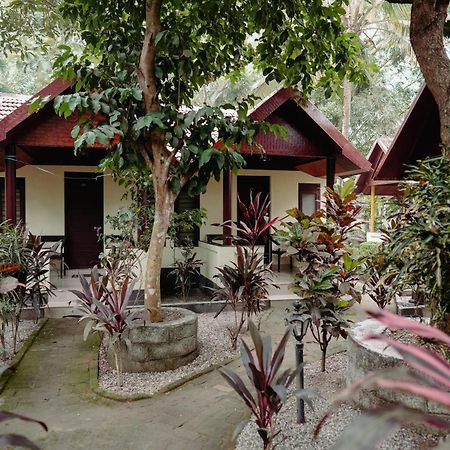 SAVITHRI INN Cottages Varkala Exteriör bild