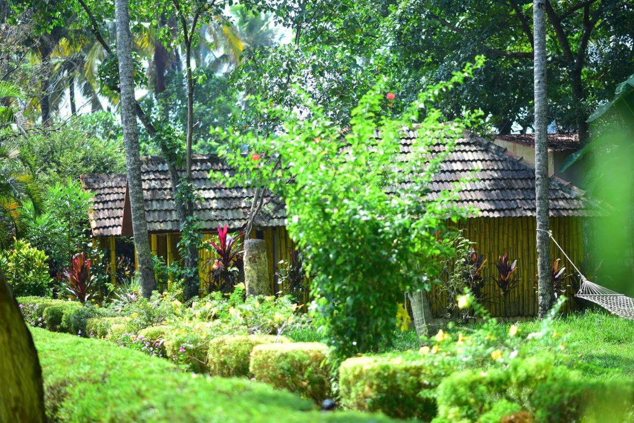 SAVITHRI INN Cottages Varkala Exteriör bild