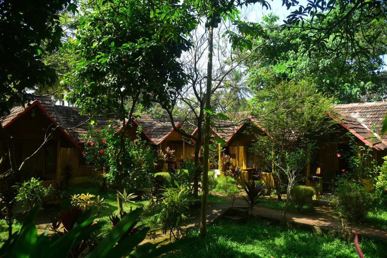 SAVITHRI INN Cottages Varkala Exteriör bild