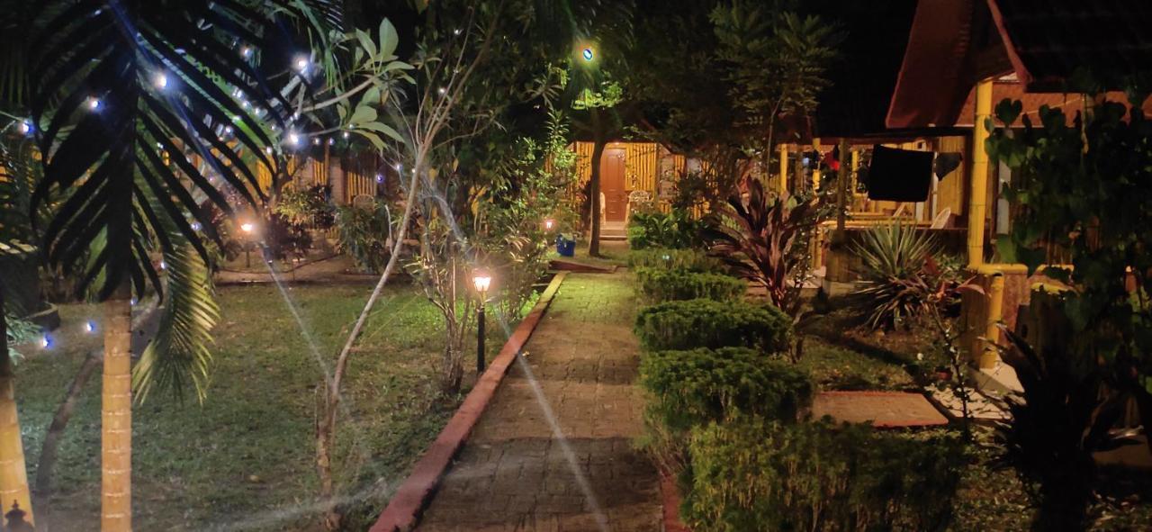 SAVITHRI INN Cottages Varkala Exteriör bild