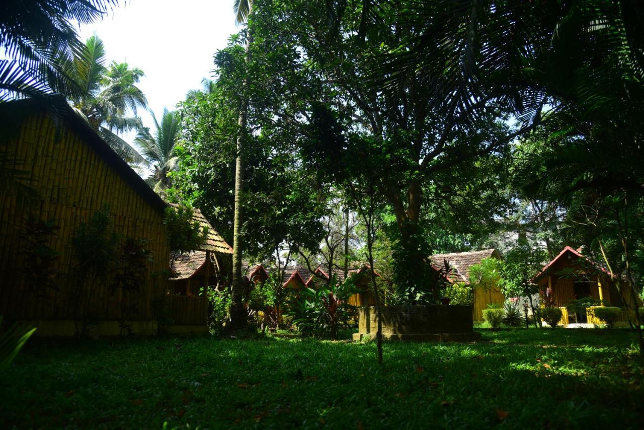 SAVITHRI INN Cottages Varkala Exteriör bild