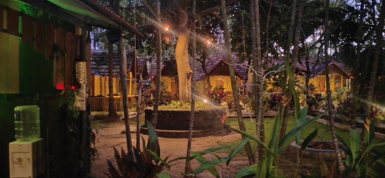 SAVITHRI INN Cottages Varkala Exteriör bild