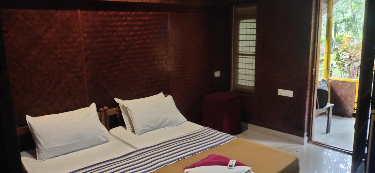 SAVITHRI INN Cottages Varkala Exteriör bild