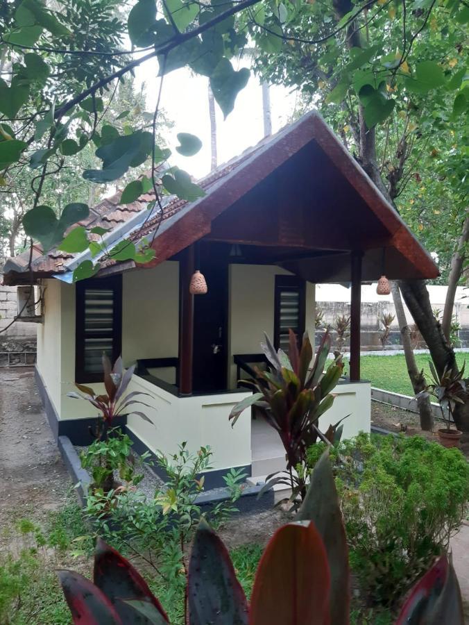 SAVITHRI INN Cottages Varkala Exteriör bild