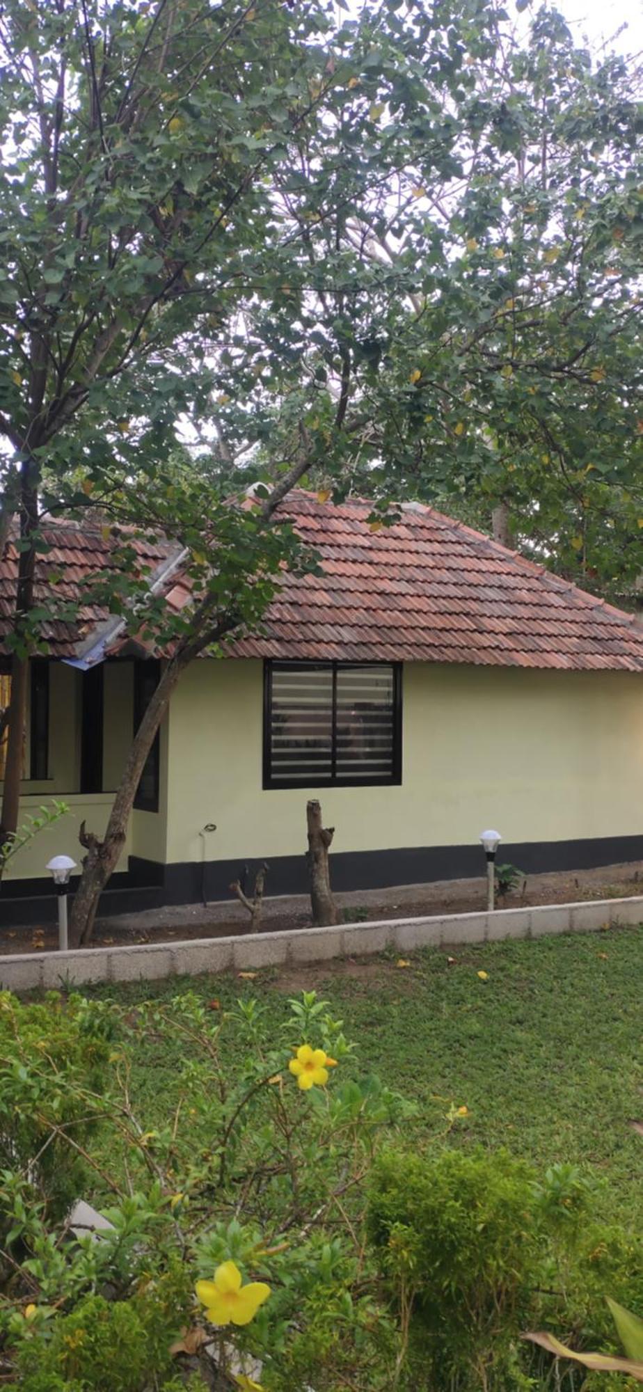 SAVITHRI INN Cottages Varkala Rum bild