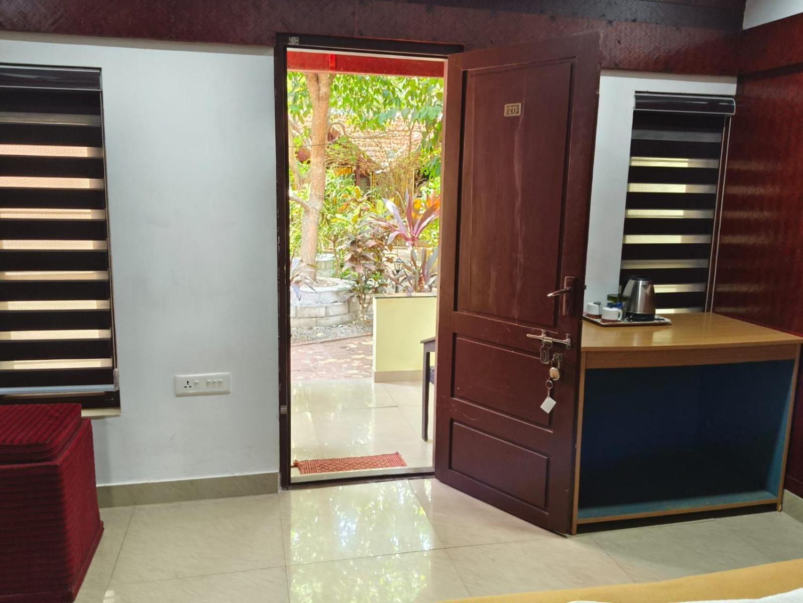 SAVITHRI INN Cottages Varkala Exteriör bild