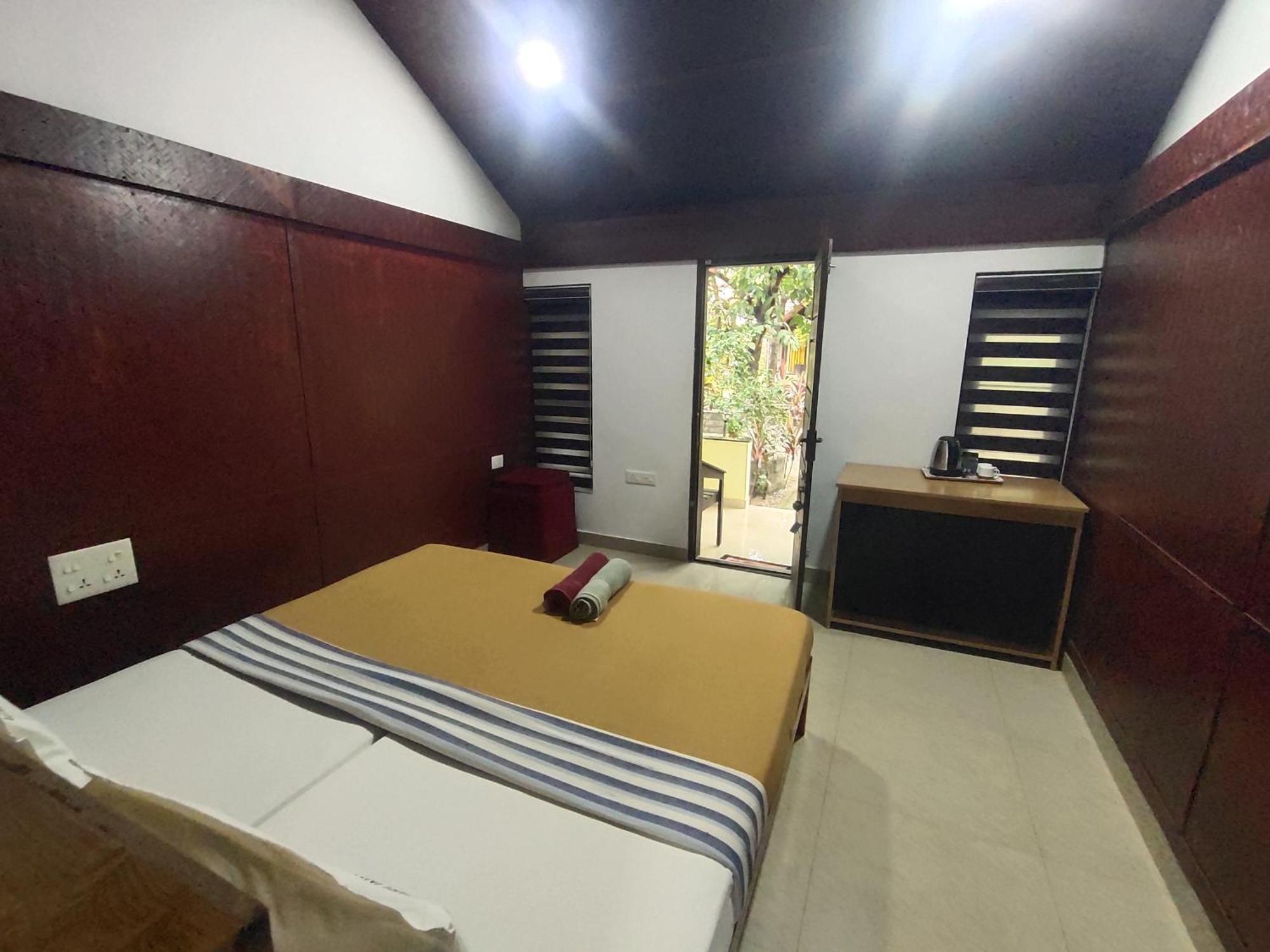 SAVITHRI INN Cottages Varkala Rum bild